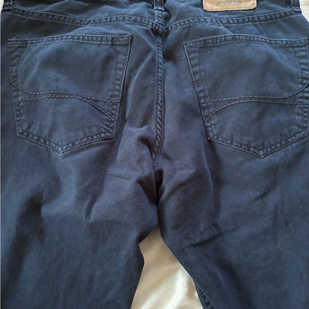 Hollister Men's Relaxed Fit Jeans in Dark Blue - Picture 3 of 3